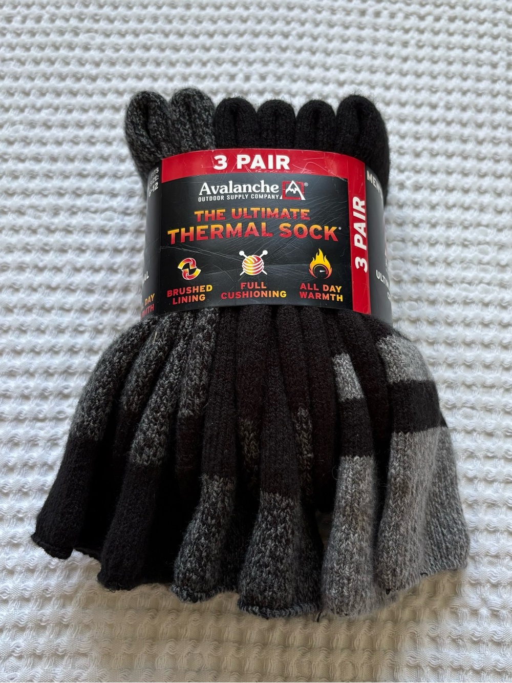 NWT Avalanche Ultimate Thermal Crew Socks 3 Pair Men's Hiking Ski Size 6-12 - Picture 2 of 3